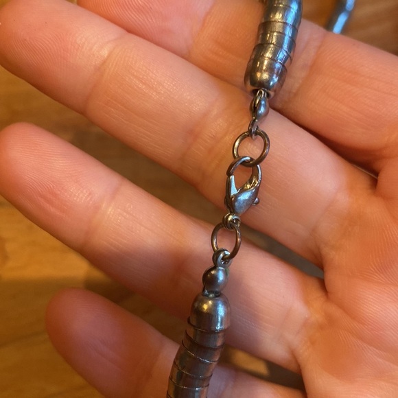 Beautiful long pliable necklace - Picture 7 of 8